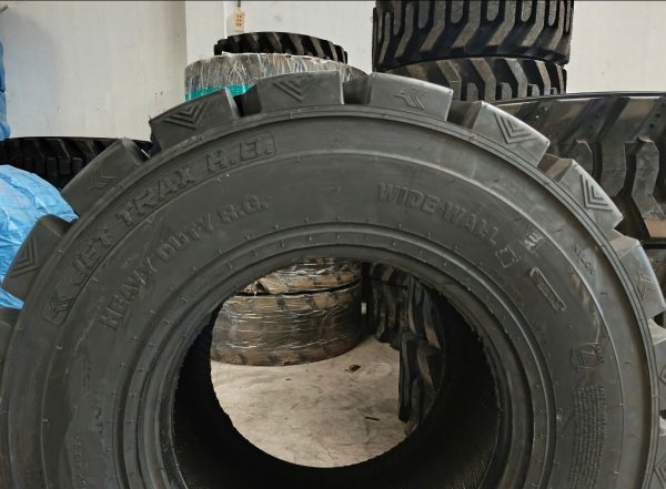Hình ảnh: Lốp xúc lật - Lốp 12-16.5 JKTYRE