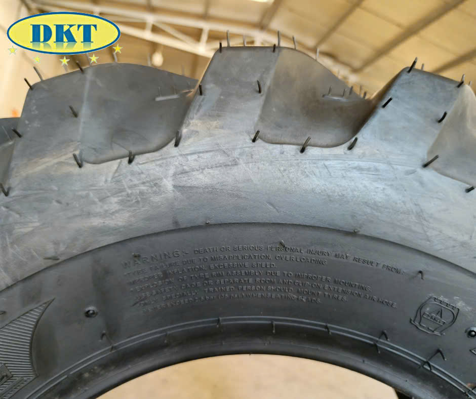 Hình ảnh: Lốp Xúc Lật - Lốp 12.5/70-16 MRF