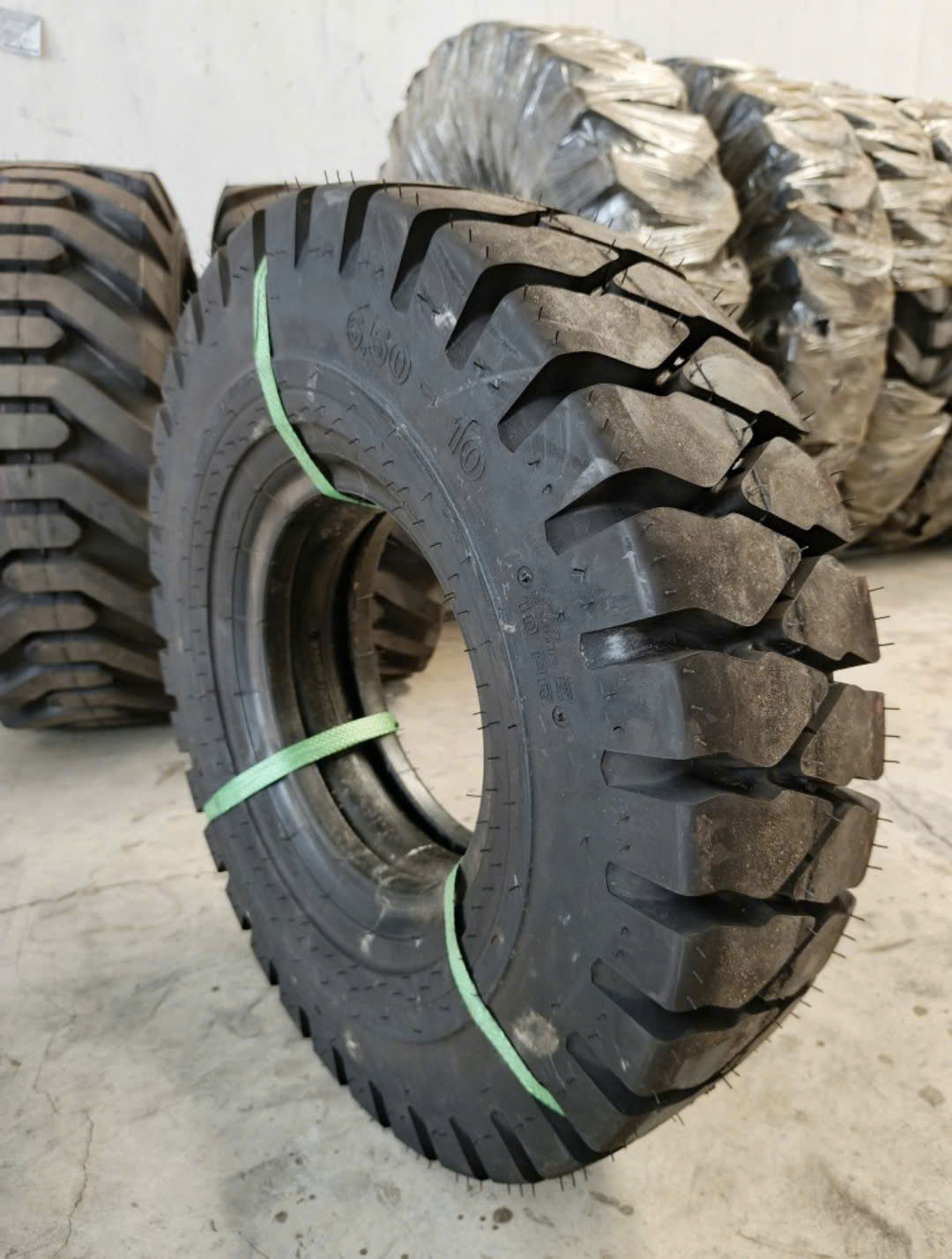 Hình ảnh: Lốp Xe Nâng - Lốp 6.50-10 TIRON