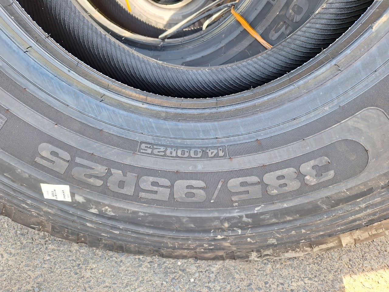 Hình ảnh: Lốp Xe Cẩu - Lốp 385/95R24 Advance
