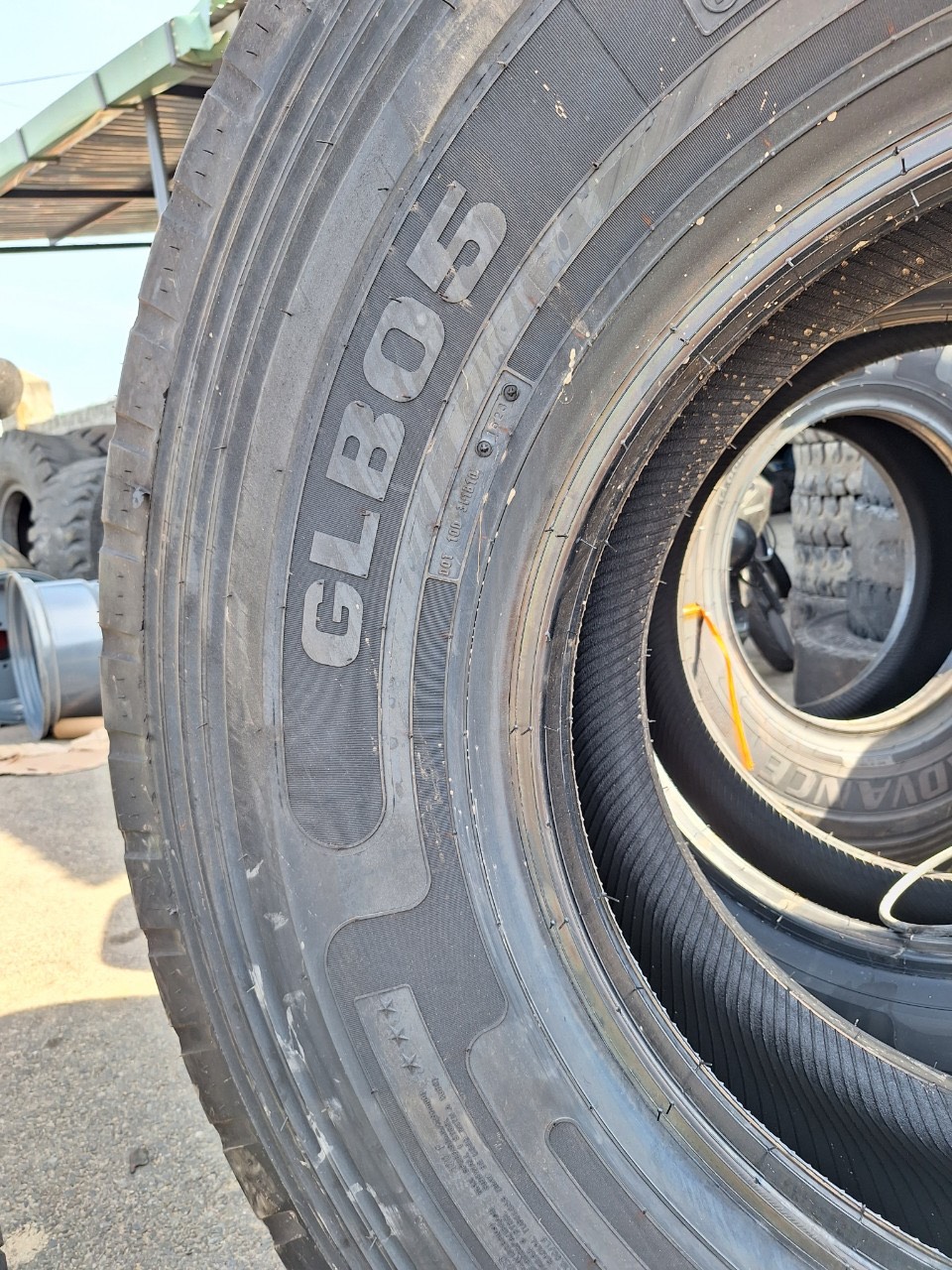 Hình ảnh: Lốp Xe Cẩu - Lốp 385/95R24 Advance