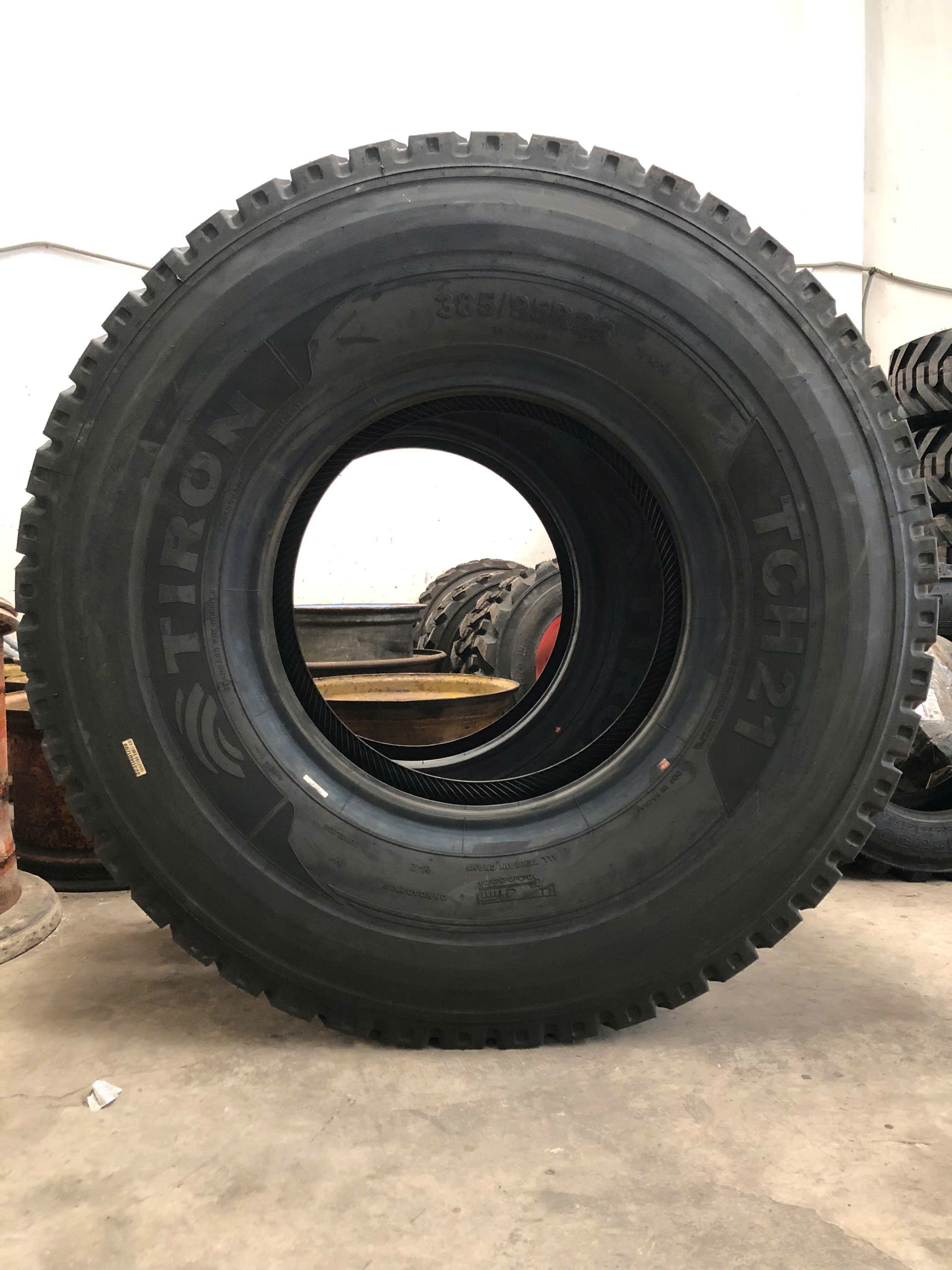 Hình ảnh: Lốp Xe Cẩu - Lốp 385/95R25 Tiron